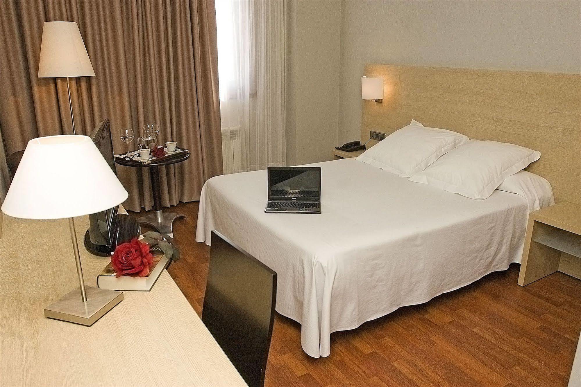 Hotel Valencia 페레올 외부 사진